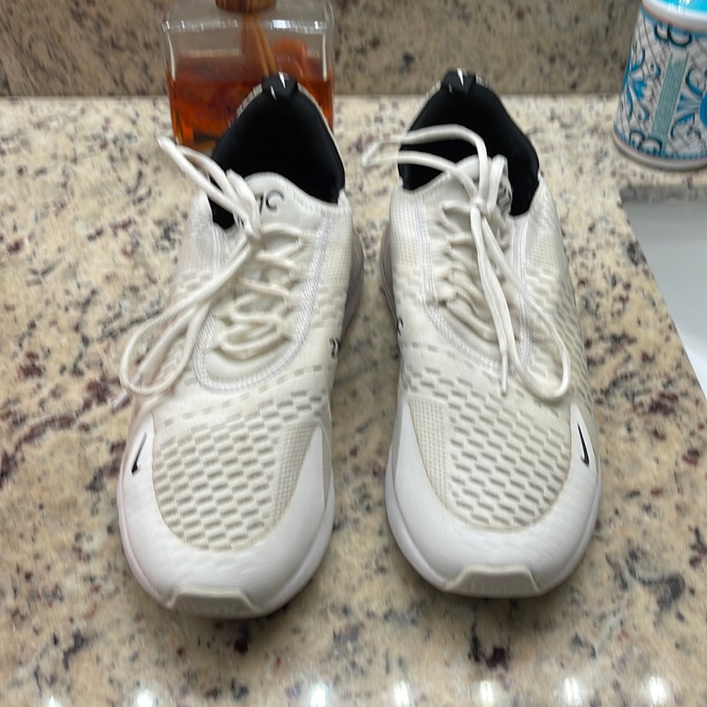 Nike 11.5 tennis shoes great conditions very minimal wear tear w/ original box.